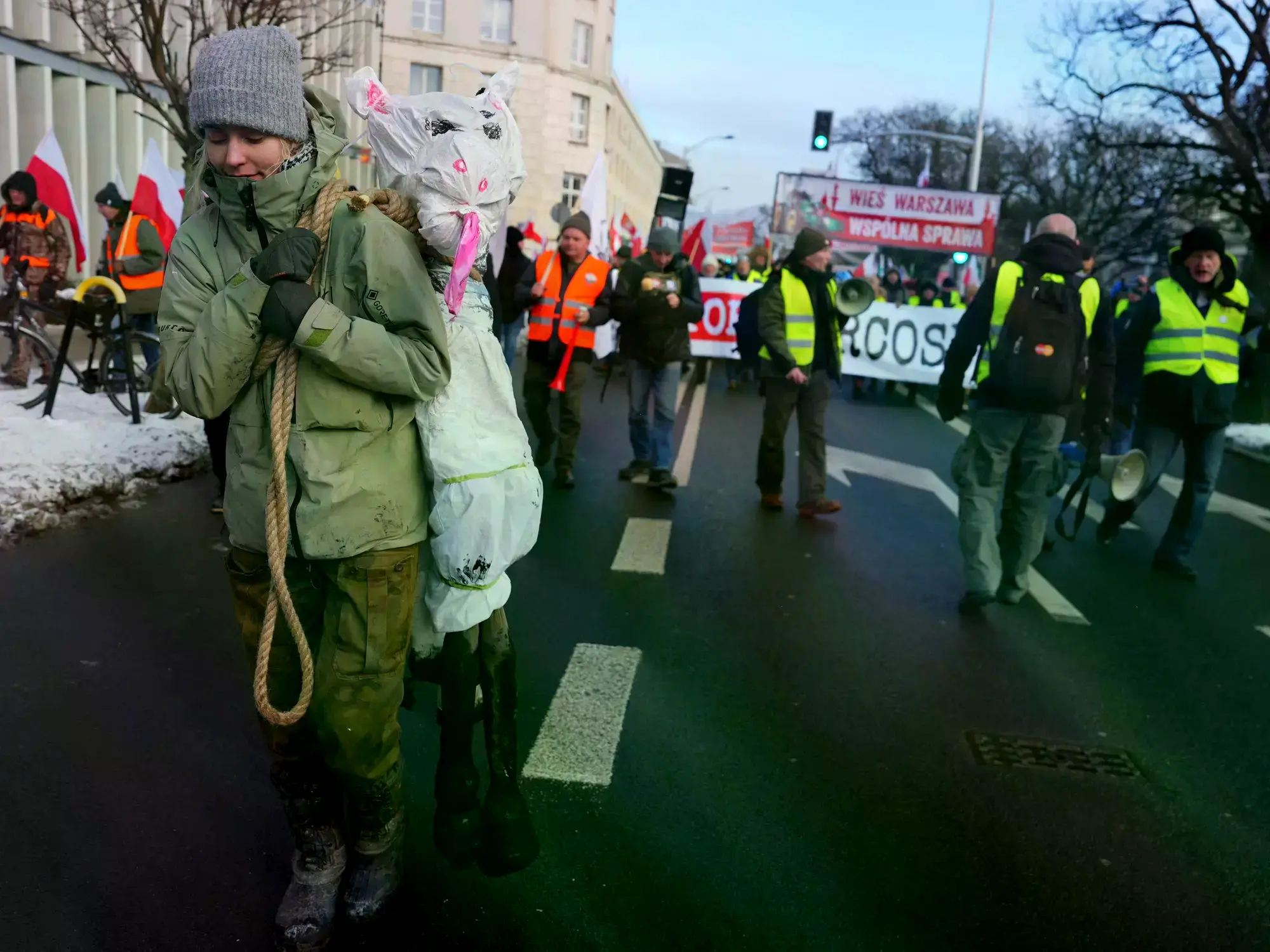 Agricultores polacos protestan contra el acuerdo comercial con el Mercosur en Varsovia.