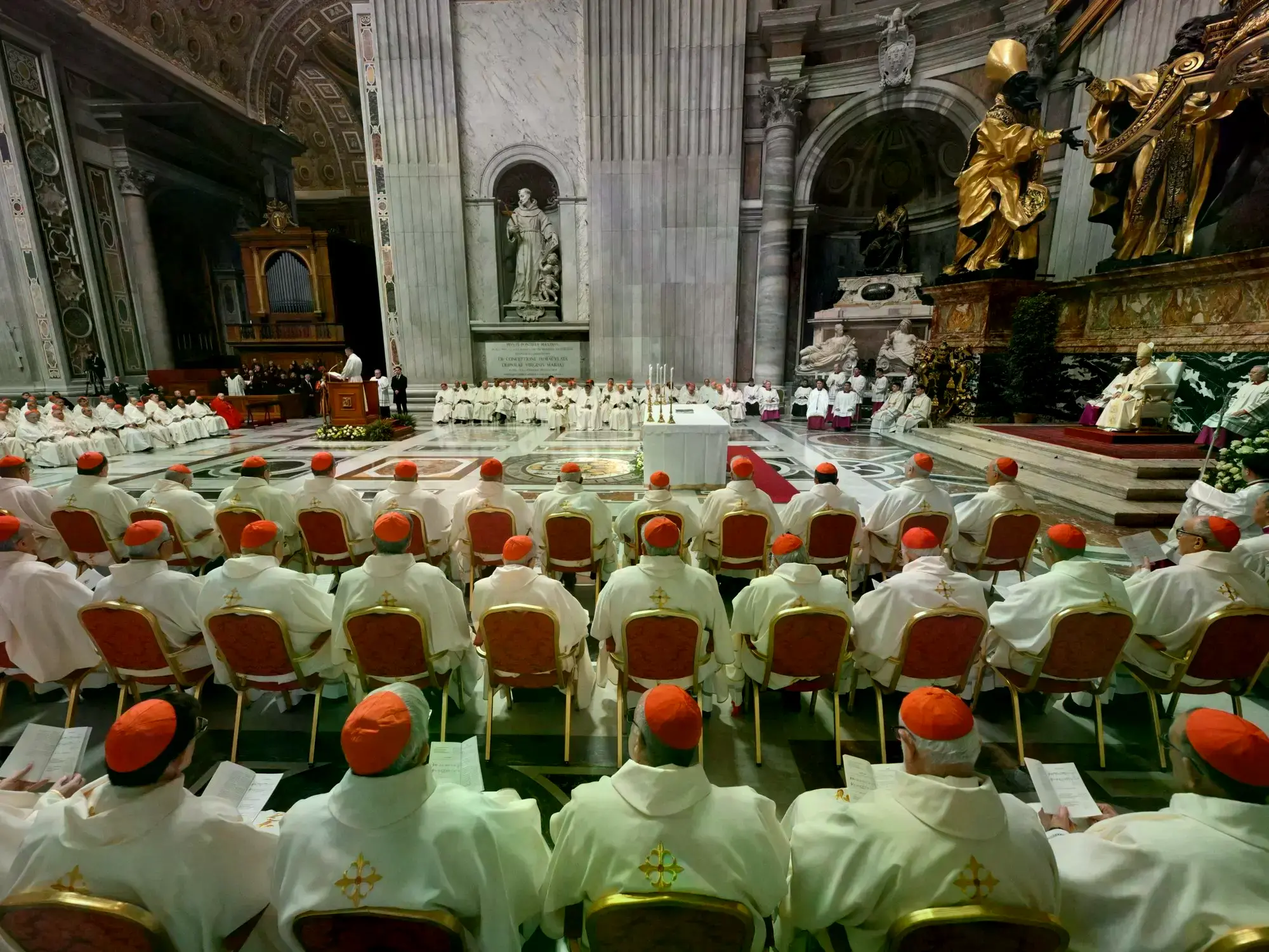 Cardenales de todo el mundo, reunidos en el Vaticano.