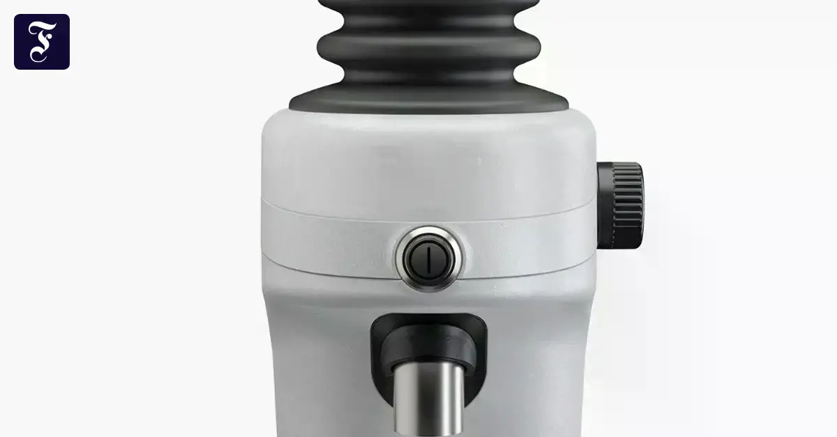 Molino X64 SD de Mahlkönig con el típico fuelle para molinos de dosis única.