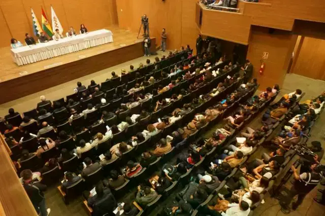 Sesión de cierre del diálogo en la ciudad de La Paz.