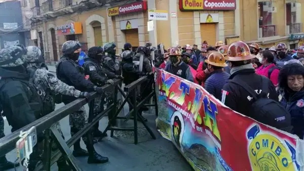 Mineros en las movilizaciones de la COB.