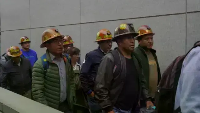 Dirigentes mineros en la Casa Grande del Pueblo.