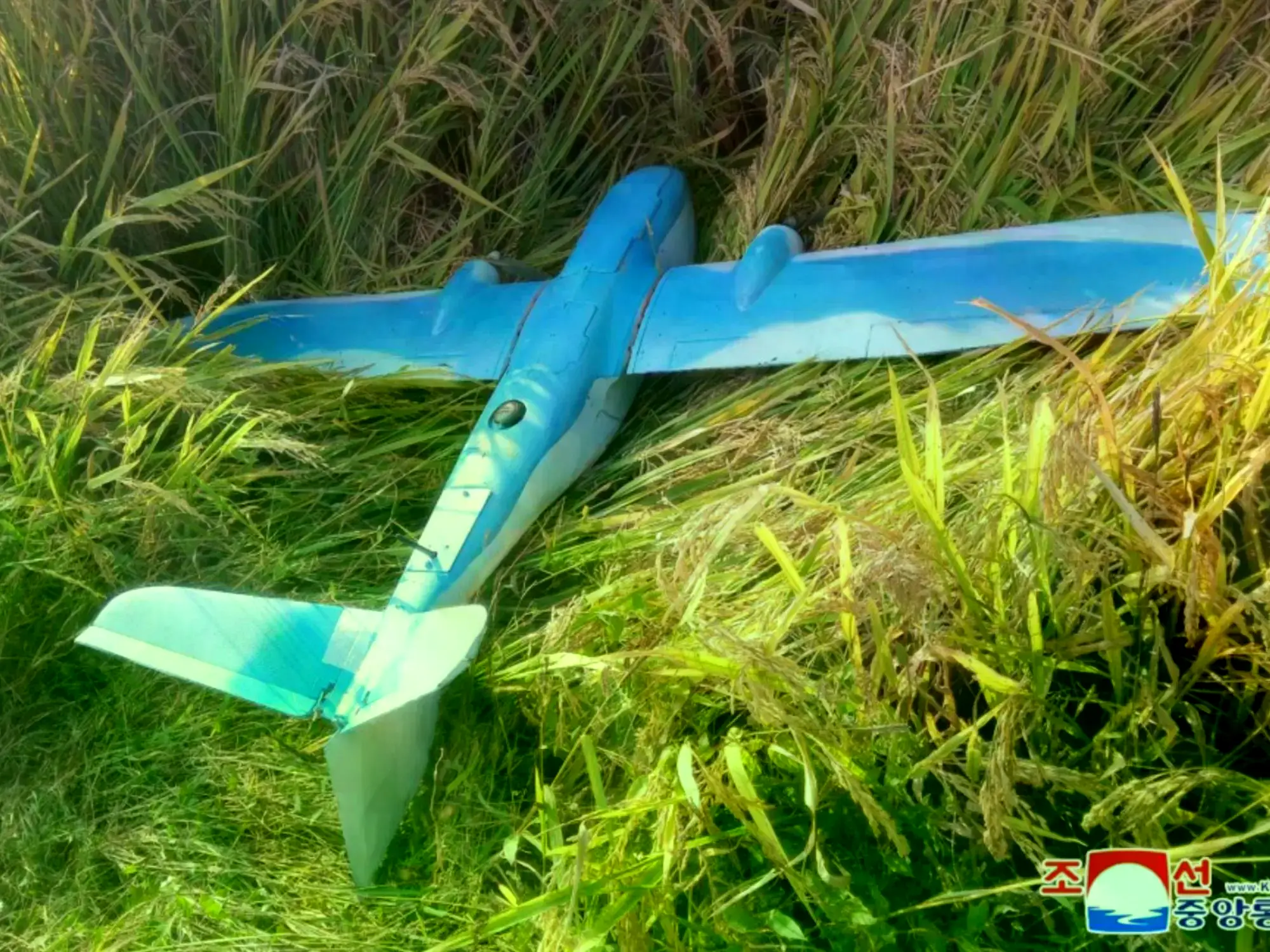 Imágenes publicadas por la agencia estatal norcoreana KCNA de lo que asegura son drones derribados.