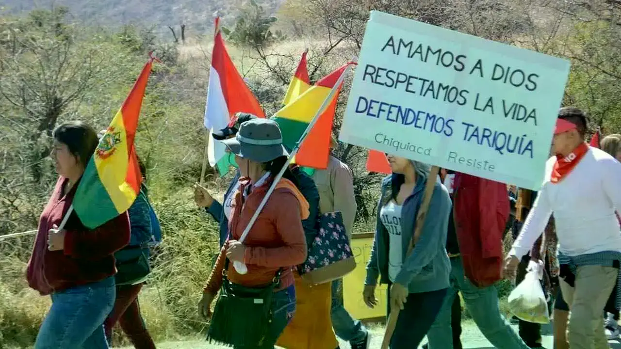 Una protesta de ambientalistas contra la explotación en Tariquía.