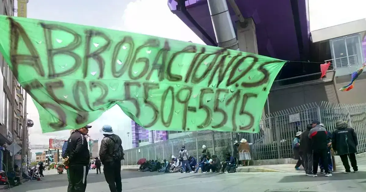 Bloqueo en contra de tres decretos.