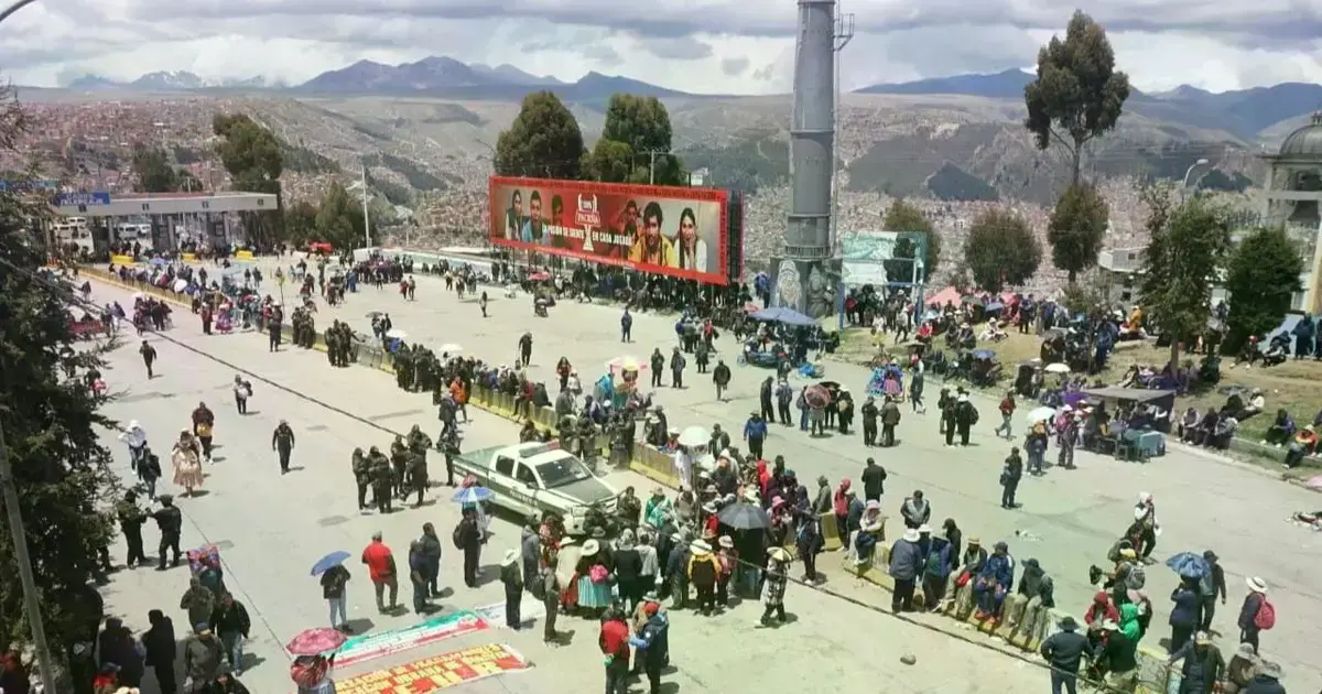 Bloqueo en el peaje de la autopista La Paz-El Alto.