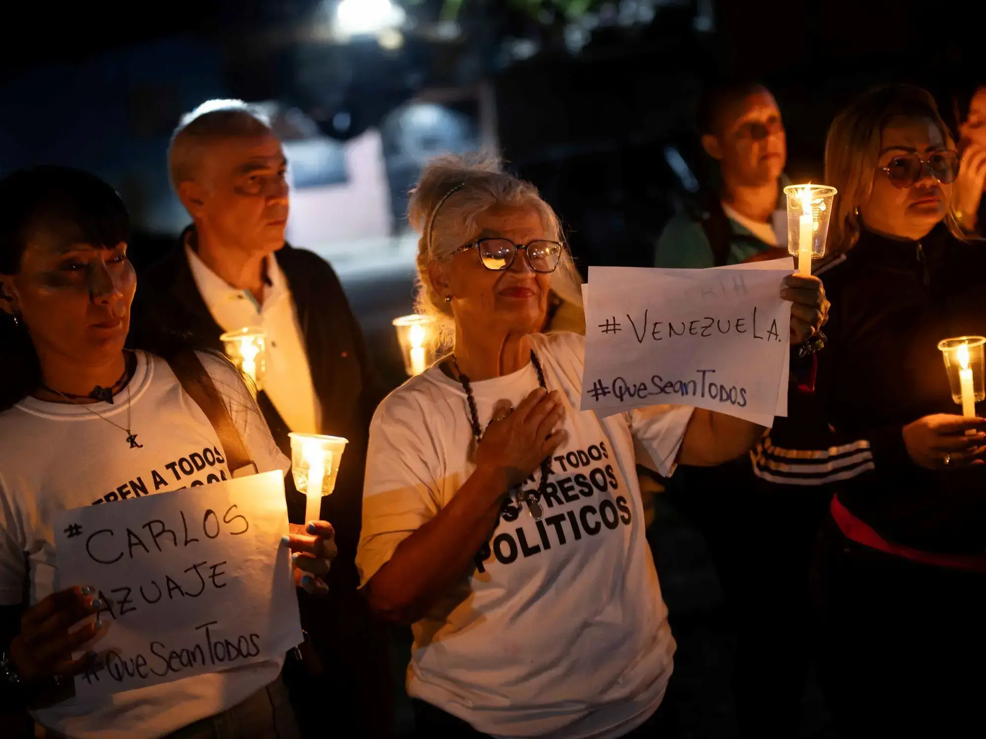 Familiares de presos políticos durante una vigilia frente al centro penitenciario Rodeo I.