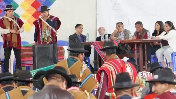 Reunión Gobierno y COB.