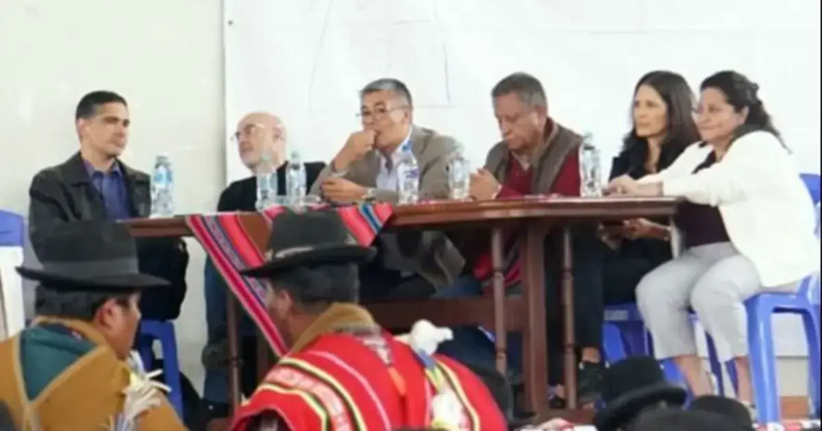 Seis ministros acudieron al diálogo.