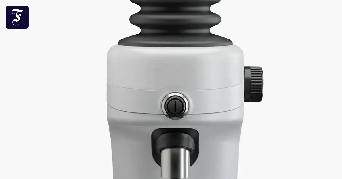 Molino X64 SD de Mahlkönig con el típico fuelle para molinos de dosis única.