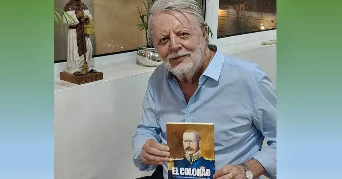 Manfredo Kempff sostiene el libro que será presentado este miércoles.