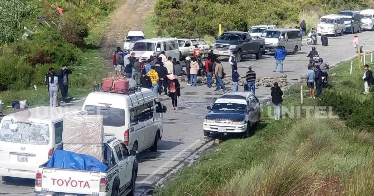 Bloqueo en el sector de Aguirre, en la vía Cochabamba - Santa Cruz.