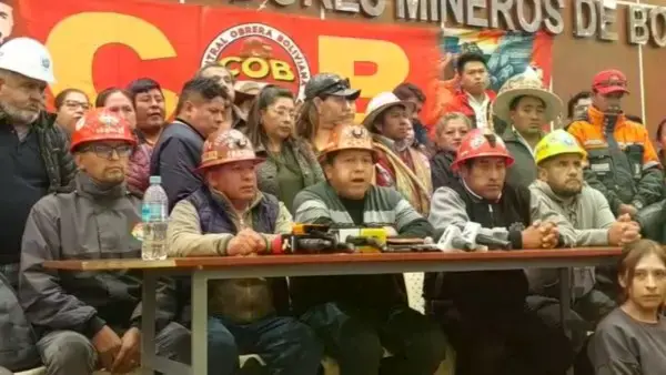 La COB en conferencia de prensa.