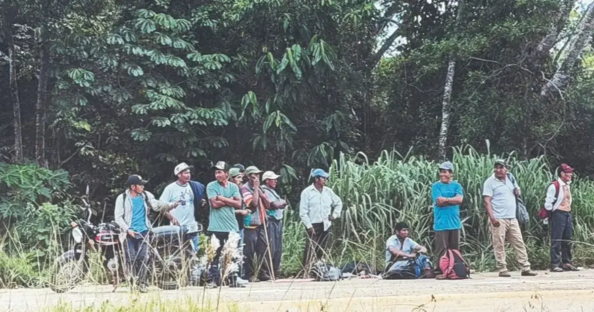 Campesinos del Trópico de Cochabamba en uno de los puntos de bloqueo.