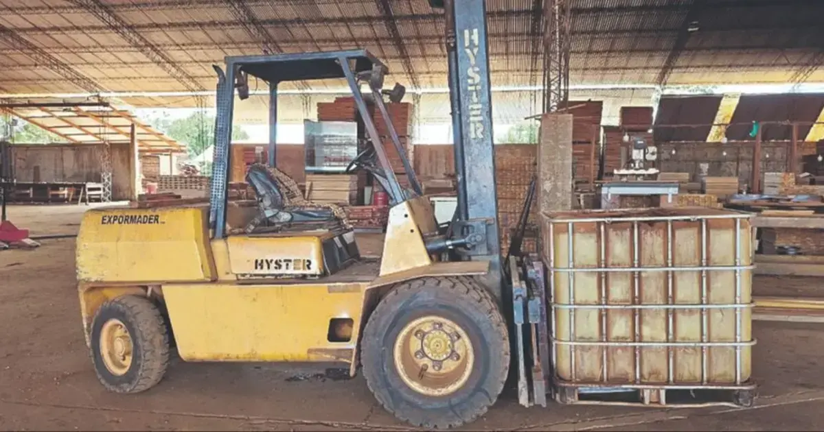 Una de las maquinarias con madera hallada en un municipio cruceño