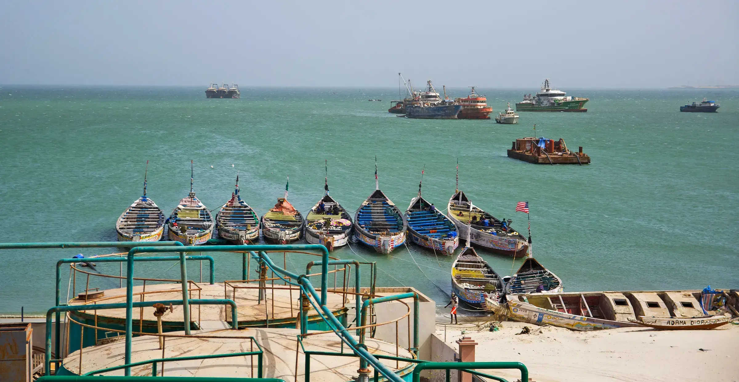 Zona industrial de harina de pescado en Bountiya, Nouadhibou, ahora en su mayor parte inactiva.