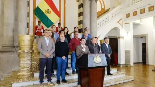 El presidente Rodrigo Paz y su gabinete de ministros.