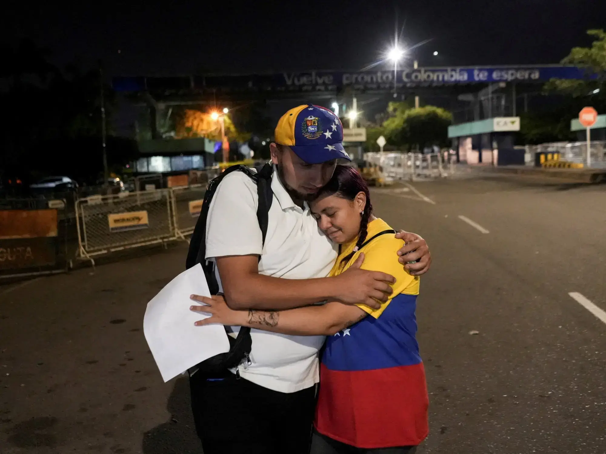 Familiares de presos políticos participan en una vigilia frente al centro penitenciario Rodeo I.
