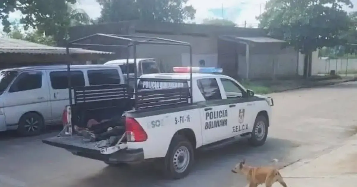 Policía traslada a las víctimas del accidente de tránsito en Puerto Quijarro