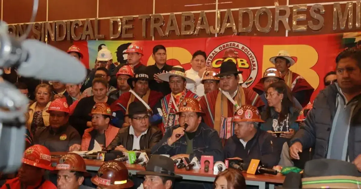 Mario Argollo, secretario ejecutivo de la COB, durante la conferencia de prensa.