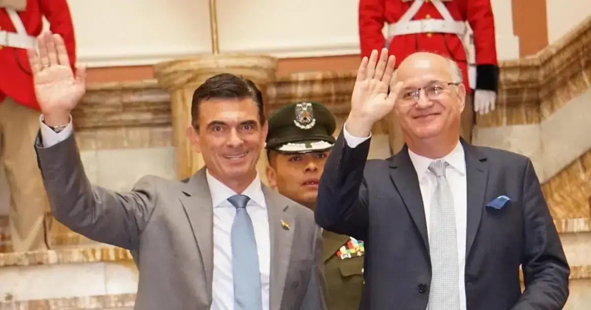 El presidente Rodrigo Paz junto al presidente del BID, Ilan Goldfajn