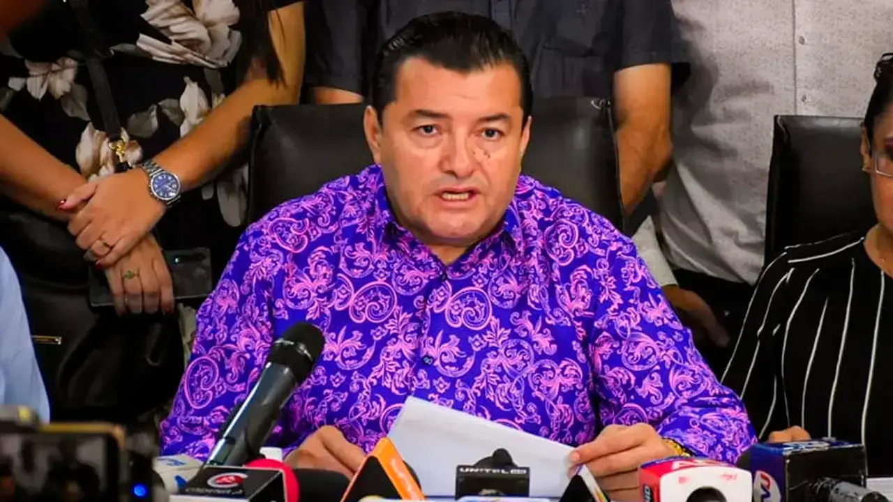 Johnny Fernández, alcalde de Santa Cruz.