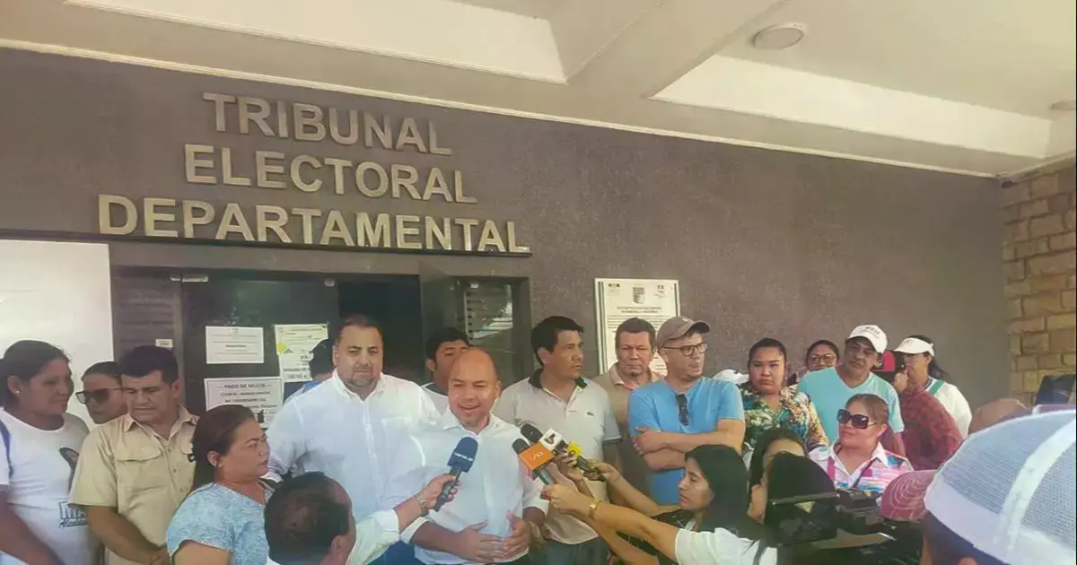 Dirigentes de ADN y SAO realizan un plantón frente al TED cruceño