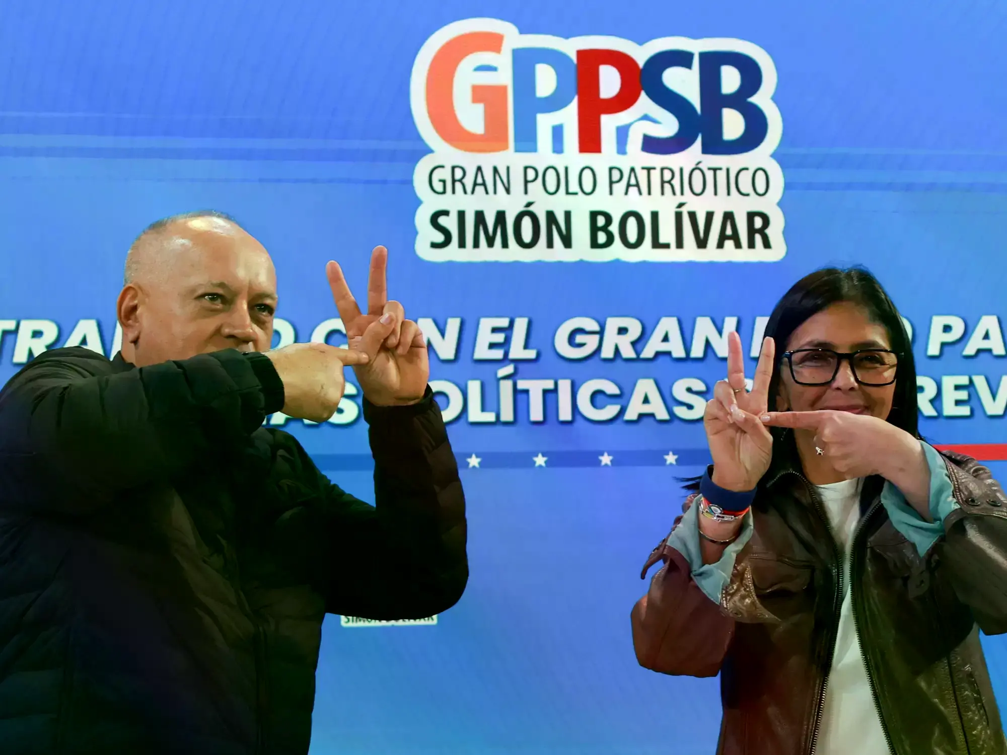 Diosdado Cabello y Delcy Rodríguez volvieron a X. El chavismo anuló la prohibición de Maduro a esa red social.