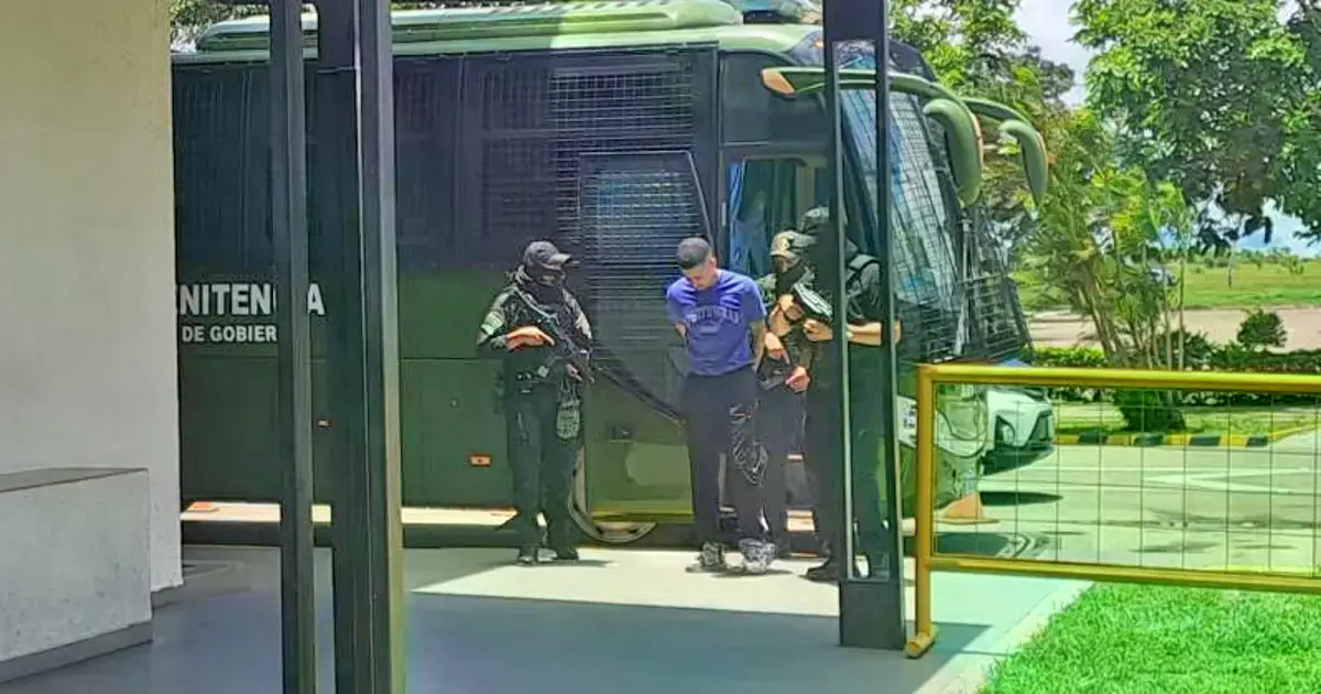 Momento del traslado del brasileño señalado de ser parte del PCC