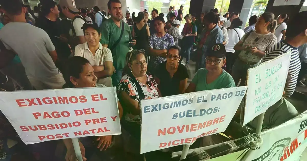 Trabajadores de salud cumplen una semana de ayuno voluntario en puertas de la Quinta Municipal.