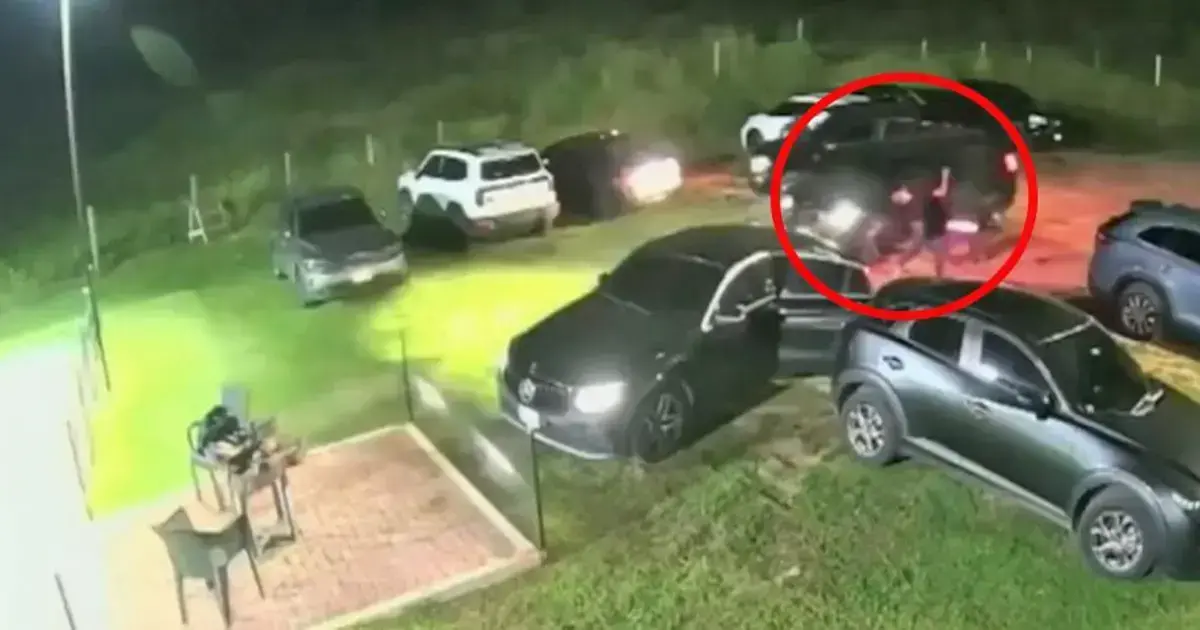 Las imágenes de la cámara de seguridad muestran el ataque.