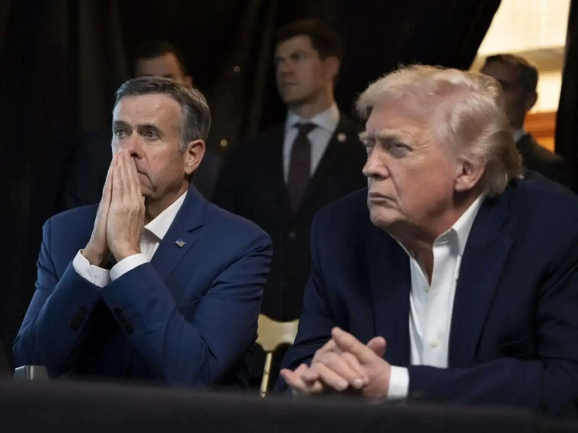 Donald Trump junto al director de la CIA John Ratcliffe.