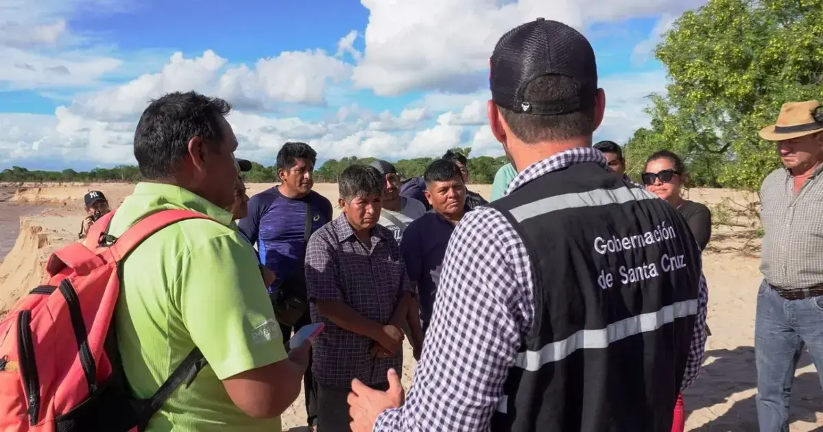 Vecinos en la inauguración del trabajo en Paitití