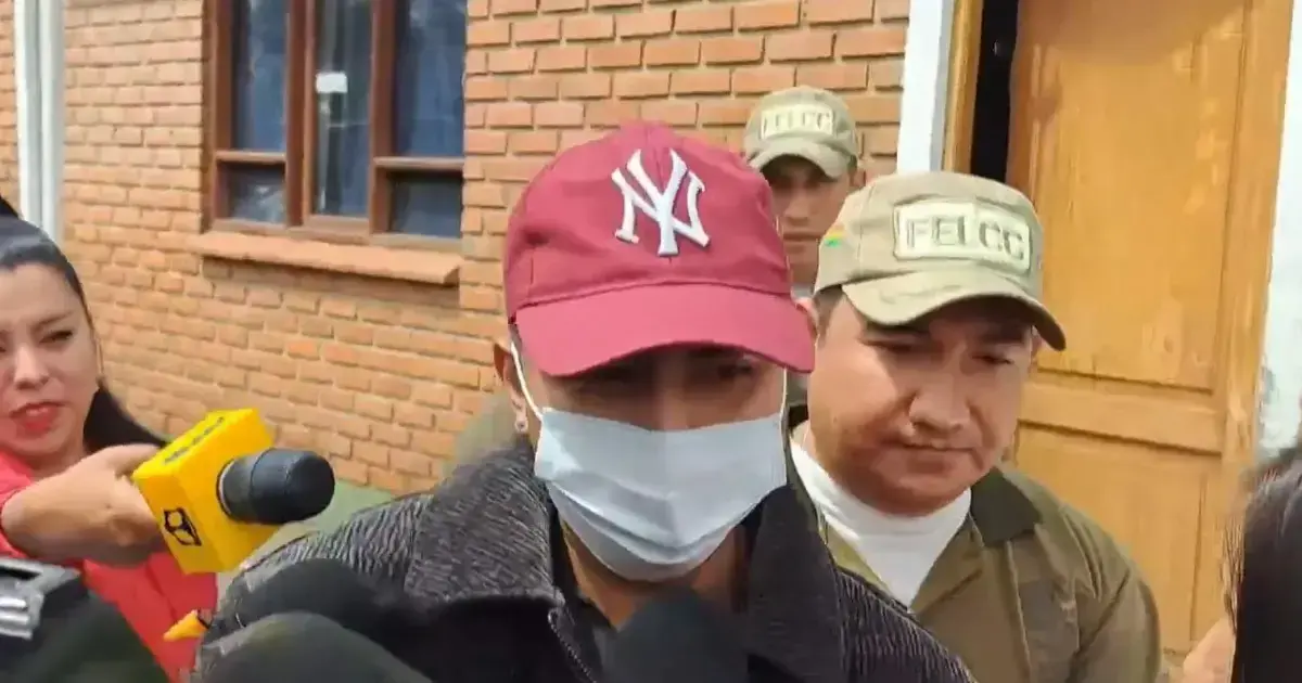 El tiktoker M.A.M. sale de instalaciones policiales tras prestar declaración.