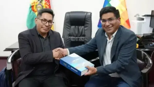 Exministros Zenón Mamani y Néstor Huanca.