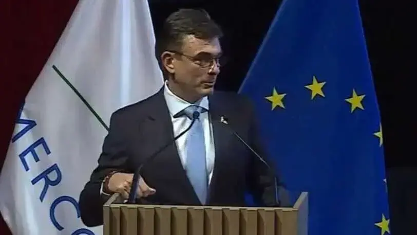 El presidente Rodrigo Paz durante su intervención en Paraguay.