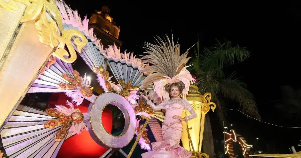 Camila I hizo gala de su vestido 'republicano' en la segunda preca