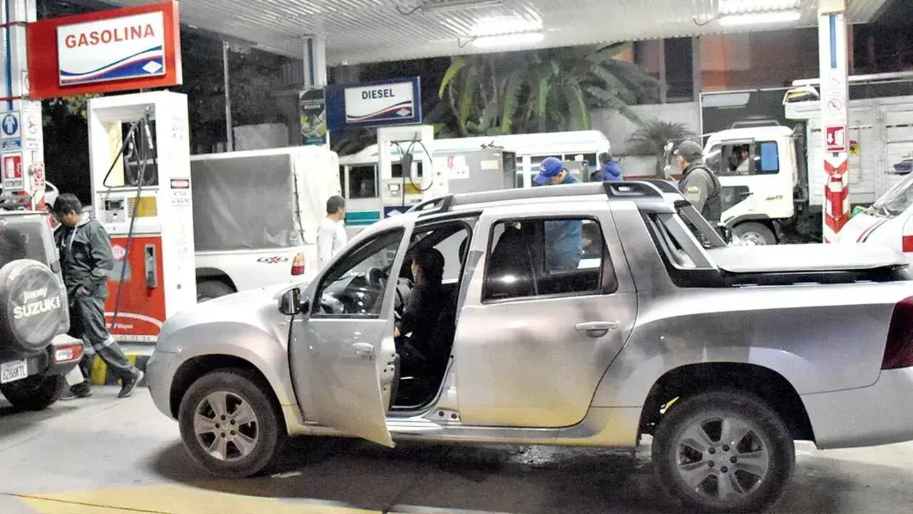 El Decreto Supremo 5516 eliminó el subsidio a los combustibles.