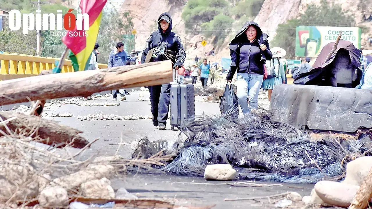 Bloqueos de los "evistas" con el propósito de que liberen de procesos a Evo Morales.