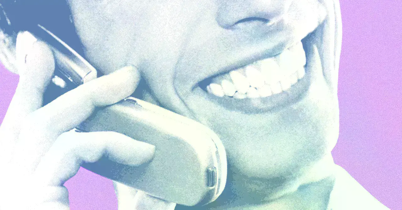 Ilustración de un teléfono inteligente y uno básico (dumbphone).