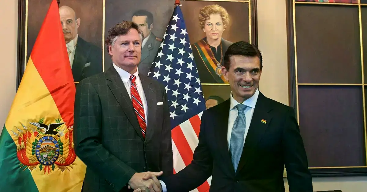 Landau y el presidente Paz tras la reunión que sostuvieron en noviembre en La Paz.