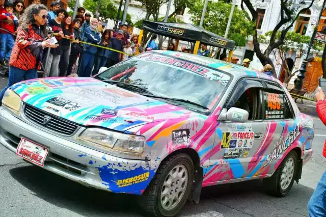 La filmación en la plaza 25 de Mayo.