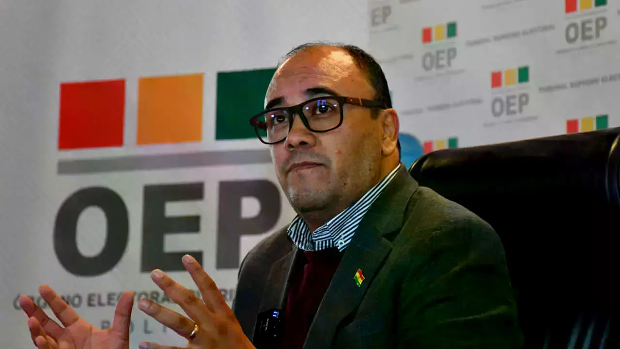 El presidente del TSE, en conferencia de prensa.