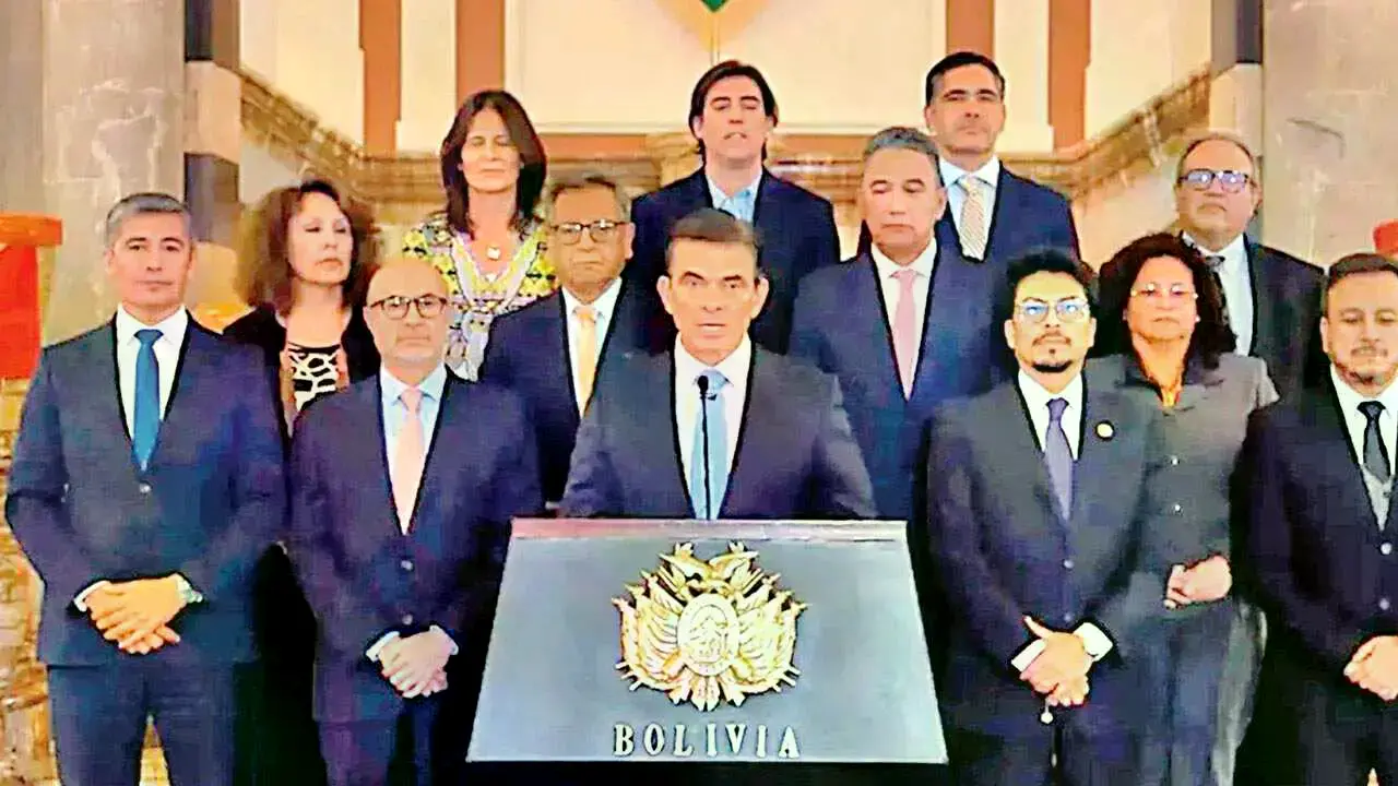 El presidente Rodrigo Paz y su gabinete anuncian el contenido del Decreto Supremo 5503.