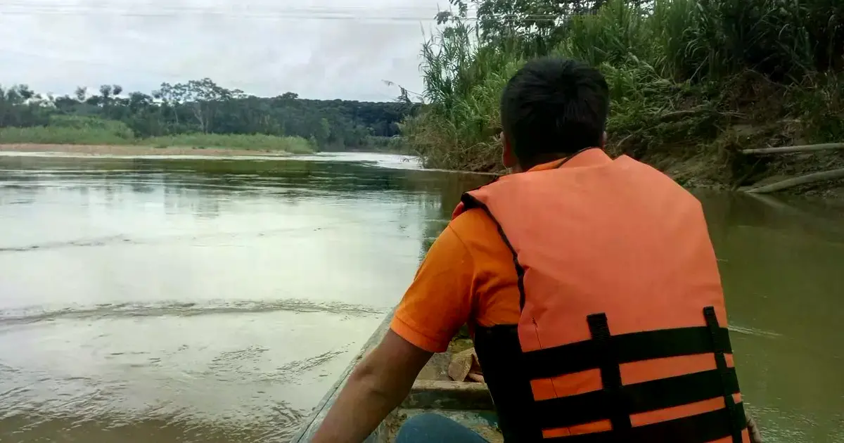 Equipos de rescate recorren el río Isarzama en el Chapare.