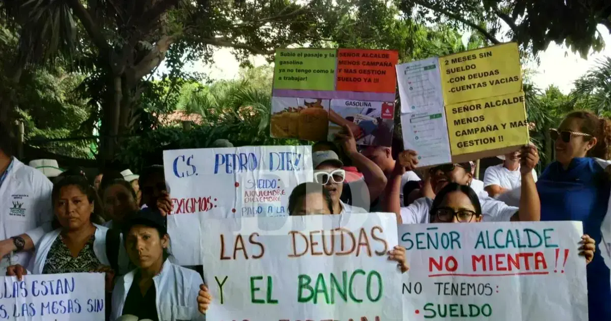 El sector protesta con carteles y ollas frente a la Quinta Municipal.