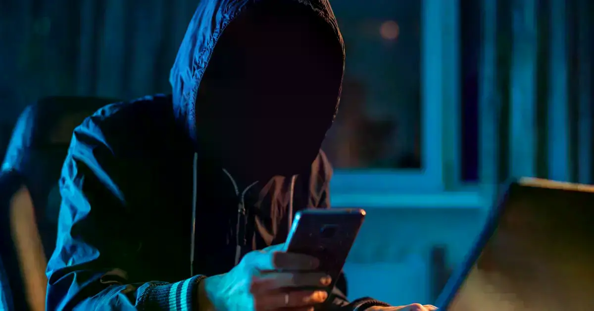 Una joven extorsionaba a su expareja con publicar fotos íntimas (referencial)