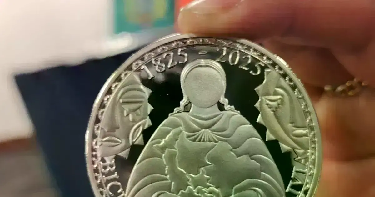 Moneda del Bicentenario diseñada por Roberto Mamani Mamani.