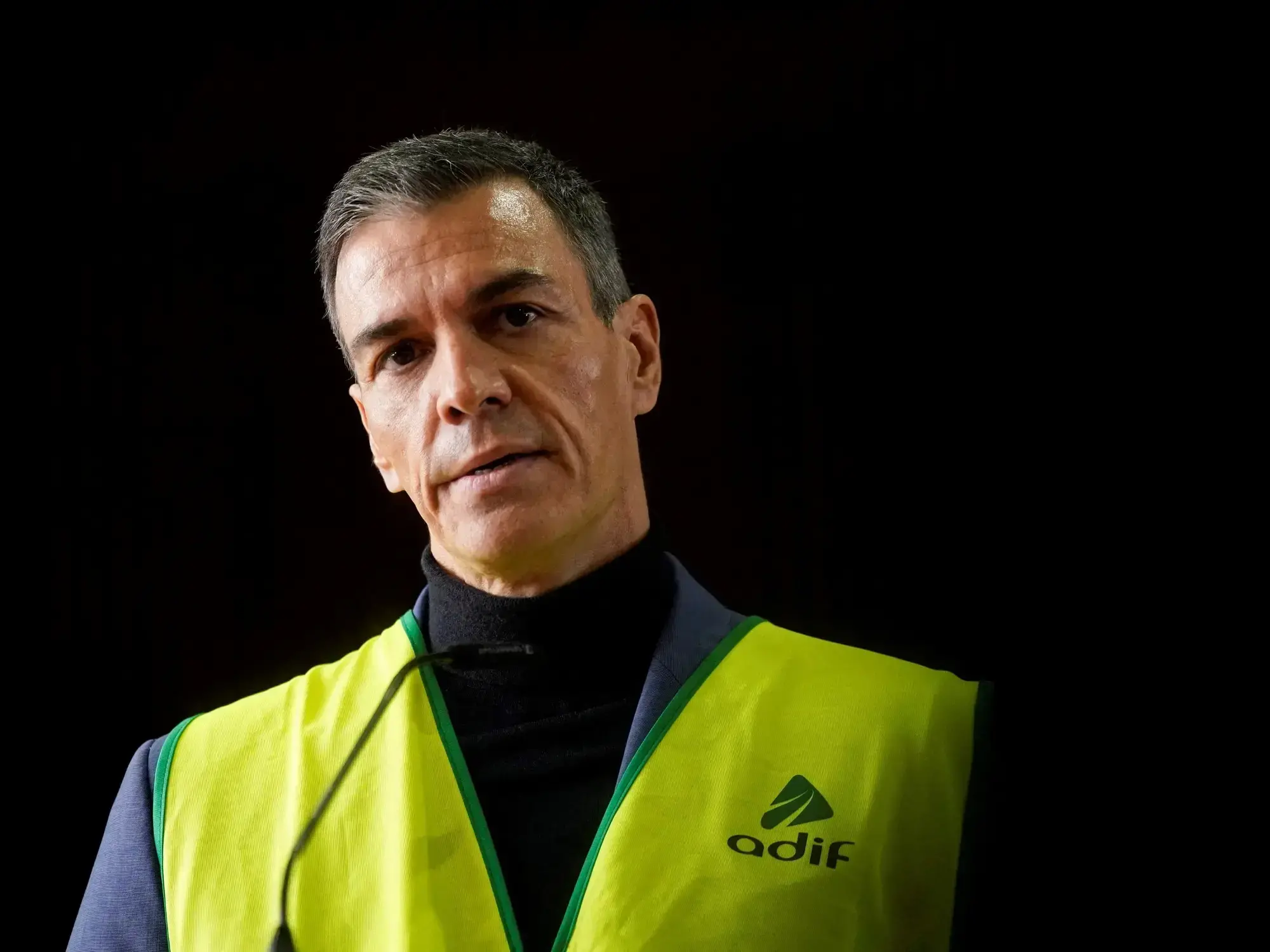 Pedro Sánchez, Óscar Puente y María Jesús Montero en Adamuz.