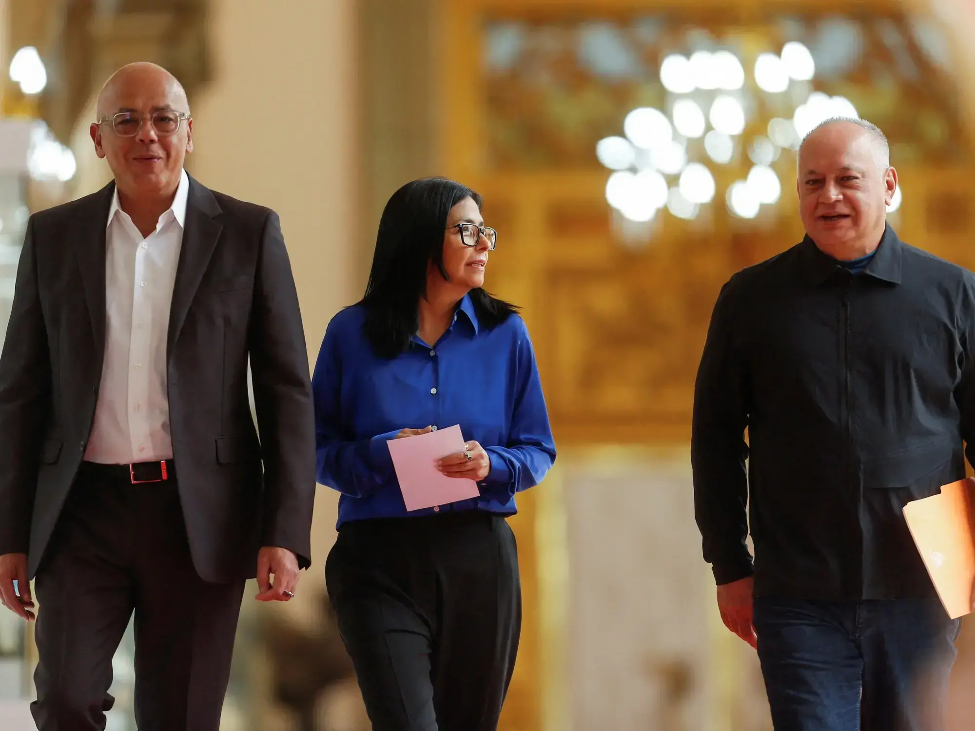 Delcy Rodríguez junto a su hermano Jorge Rodríguez y Diosdado Cabello.
